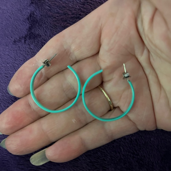🆕Teal 3/4 hoop post earrings. The hoop is 1” across. NIB. - Picture 7 of 9